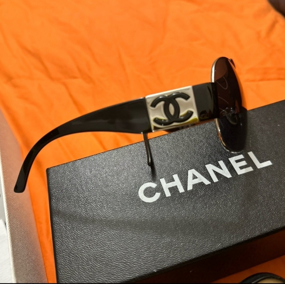 Y2K Very RARE CHANEL Black and Silver Aviator Sunglasses